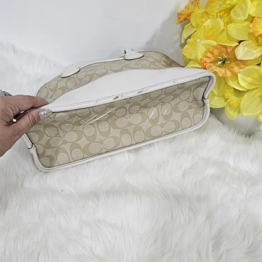 Coach Cora signature khaki